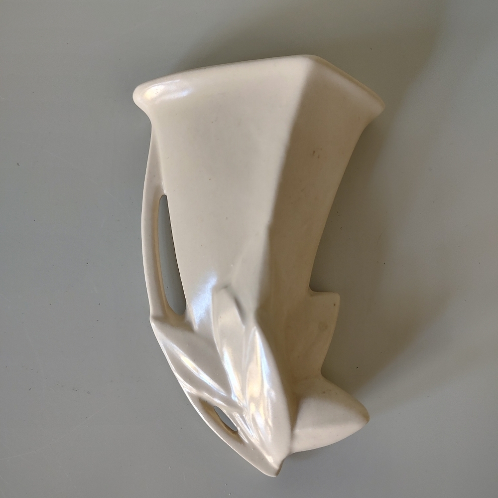 Nelson McCoy Pottery Vintage 1940s Lilybud Wall Pocket White
